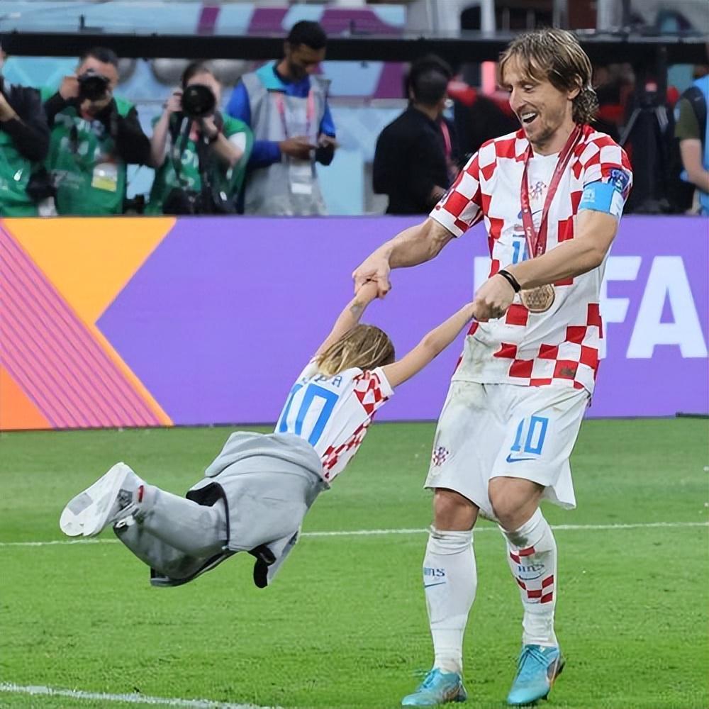 这是挚爱米兰!莫德里奇成为米兰新指挥官,子女也在米兰梯队打拼